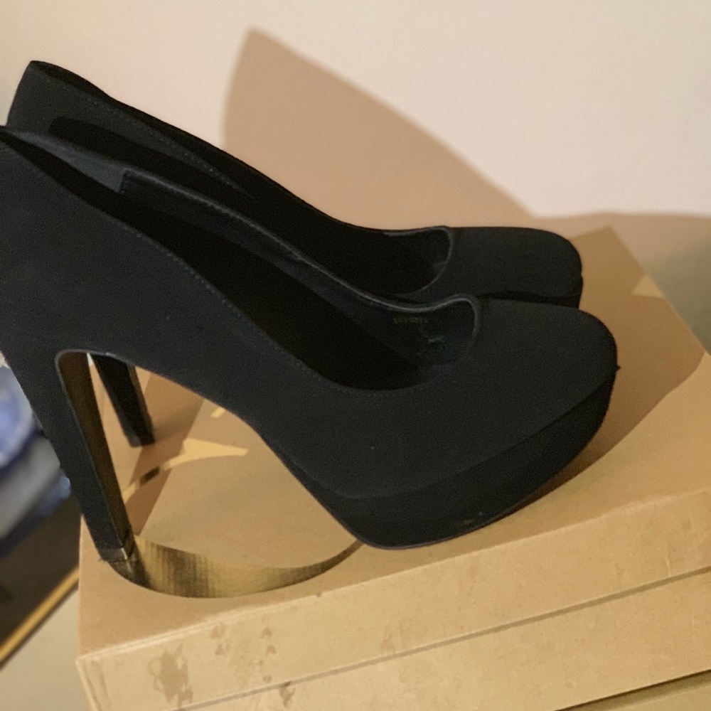 Heels - Picture 2 of 2